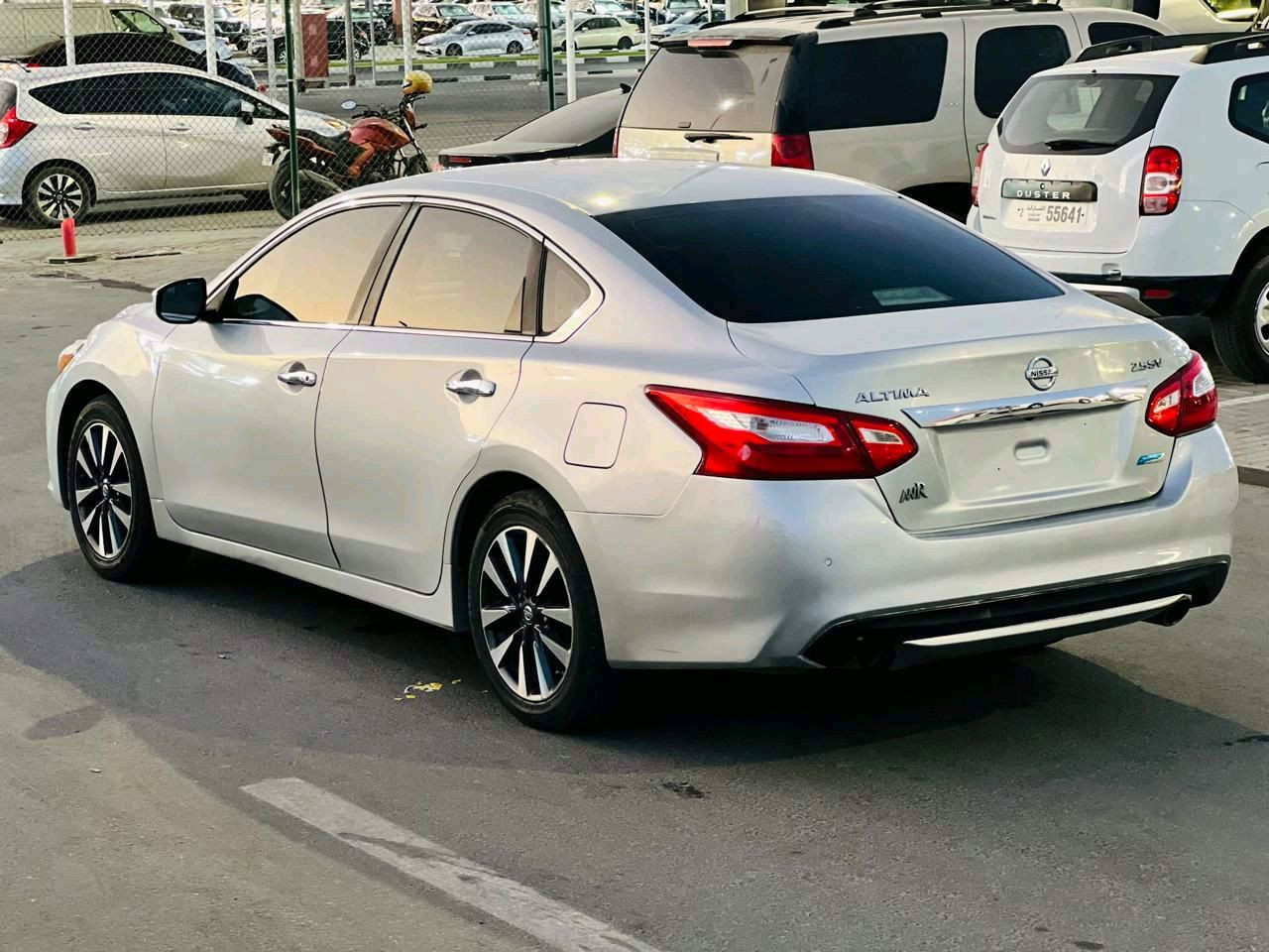 Nissan Altima - Image 8