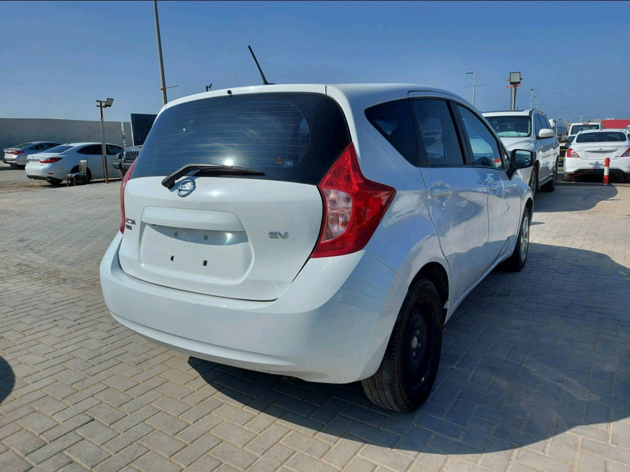 Nissan Versa - Image 2