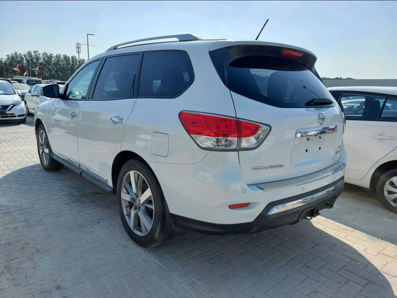 Nissan Pathfinder - Image 3