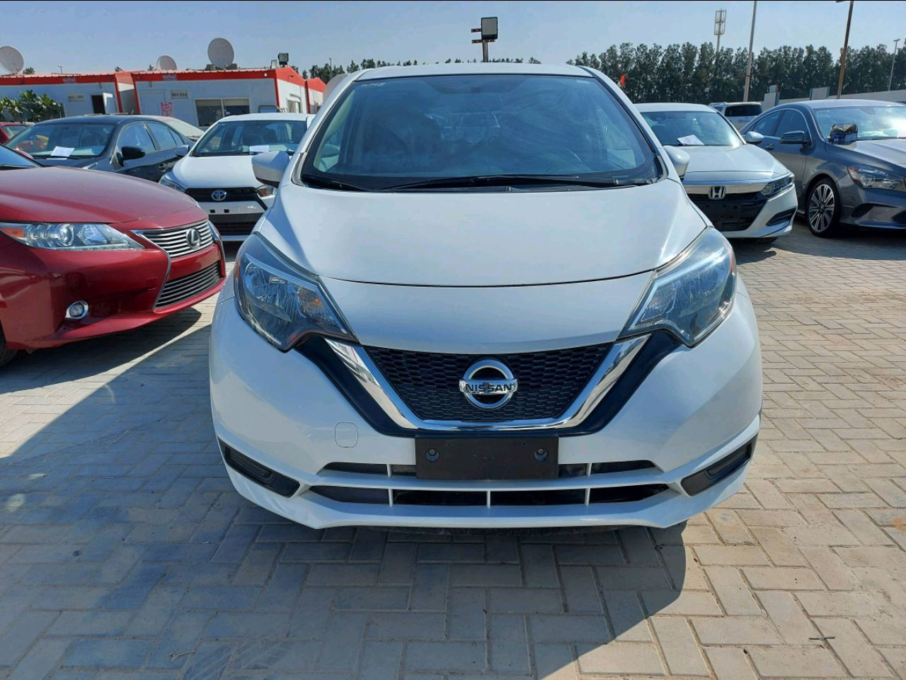 Nissan Versa - Image 3