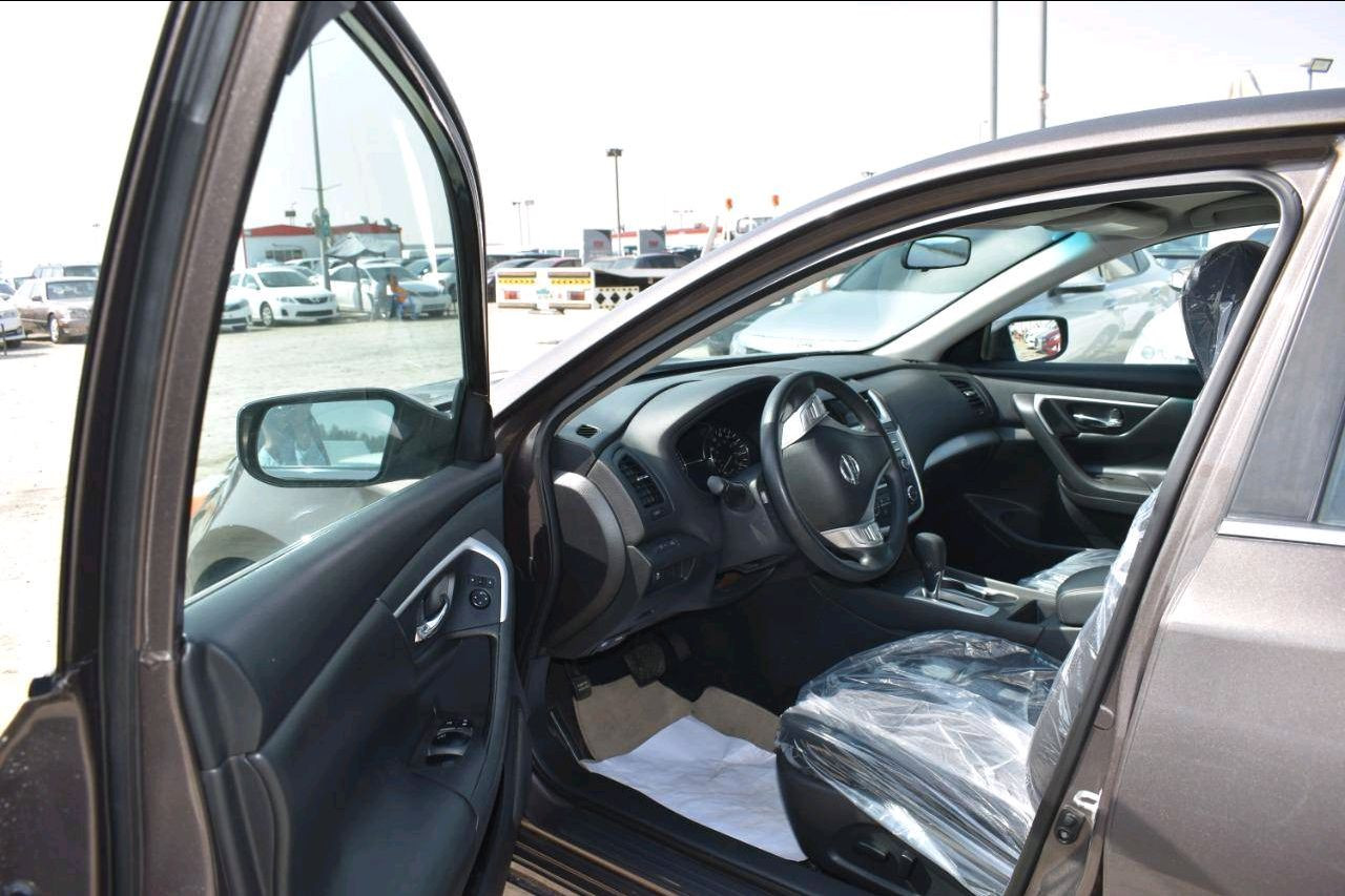 Nissan Altima - Image 6