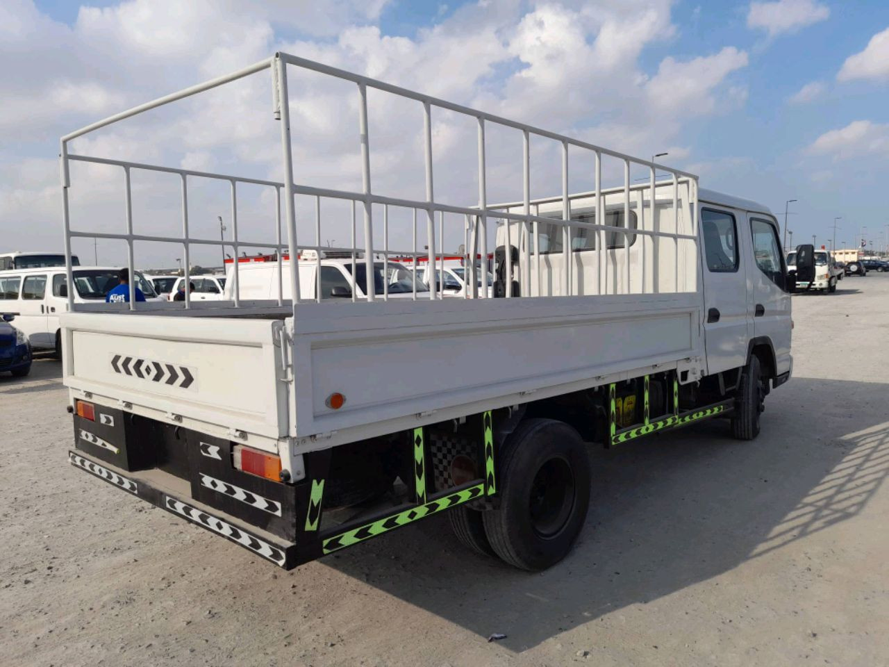 Mitsubishi Pickup - Image 5