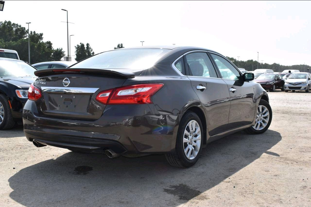 Nissan Altima - Image 5