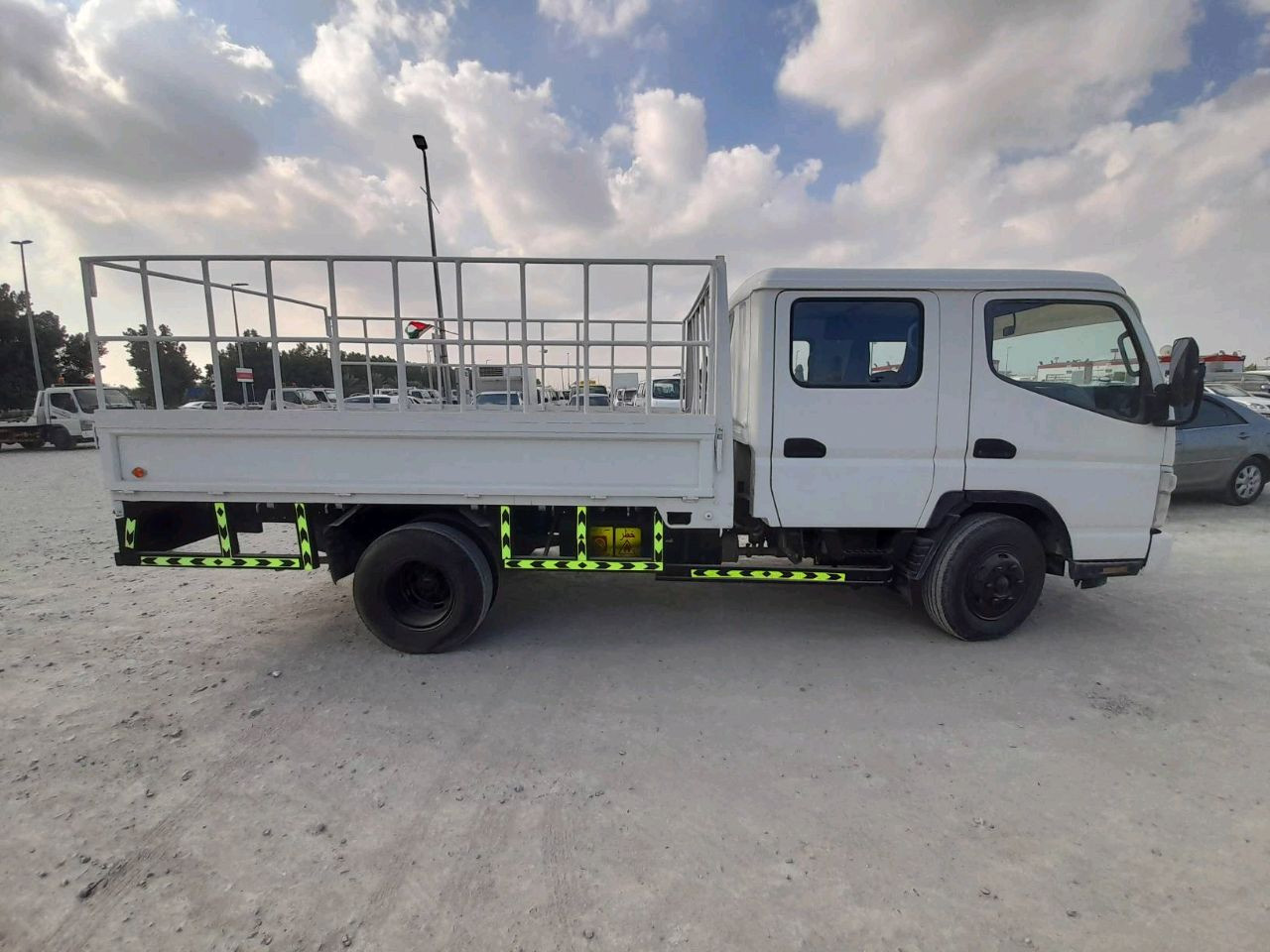 Mitsubishi Pickup - Image 4