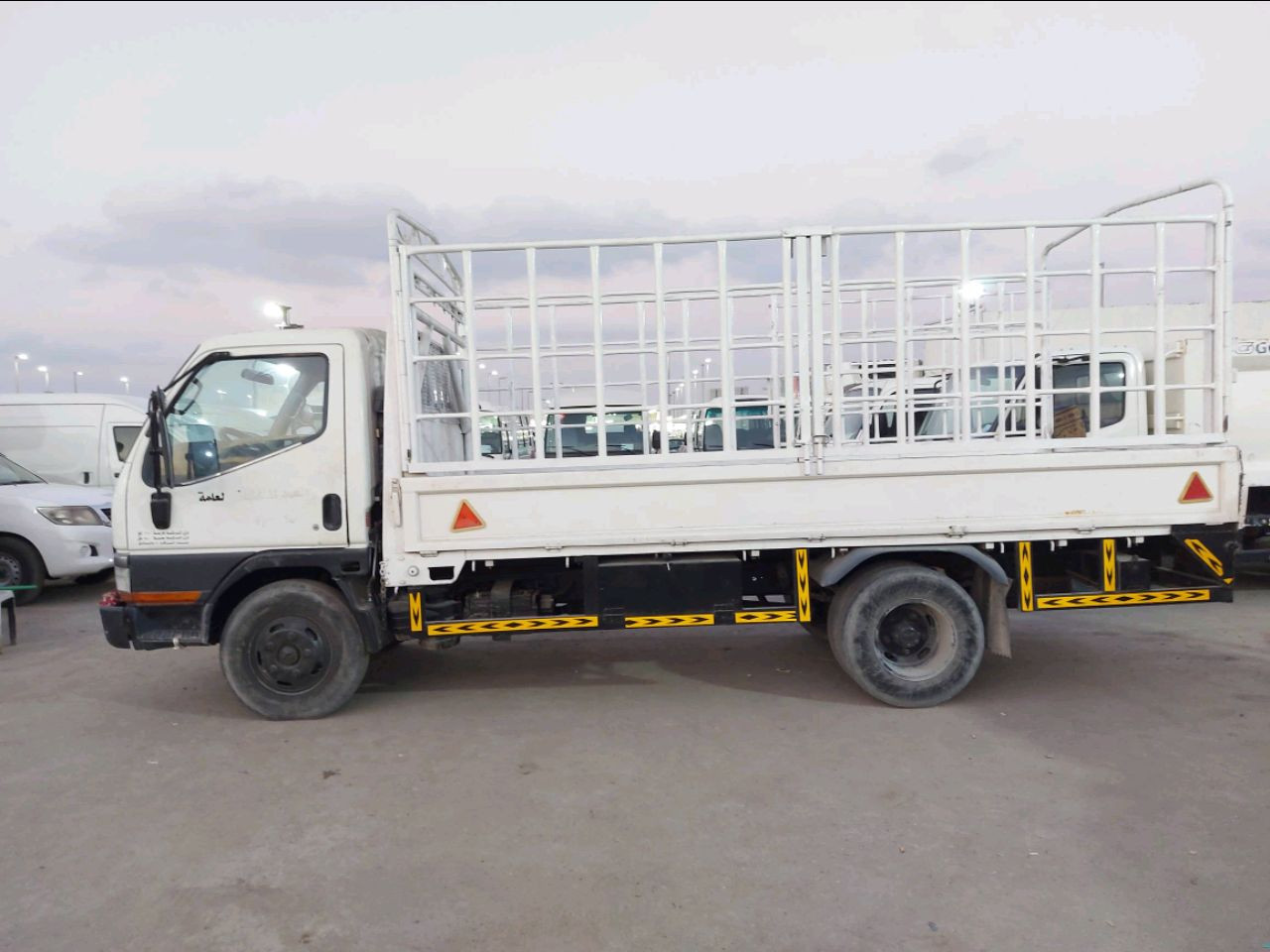 Mitsubishi Canter - Image 3