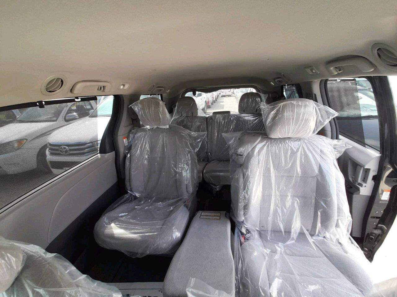 Toyota Sienna - Image 4