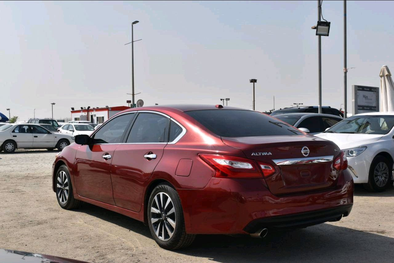 Nissan Altima - Image 6