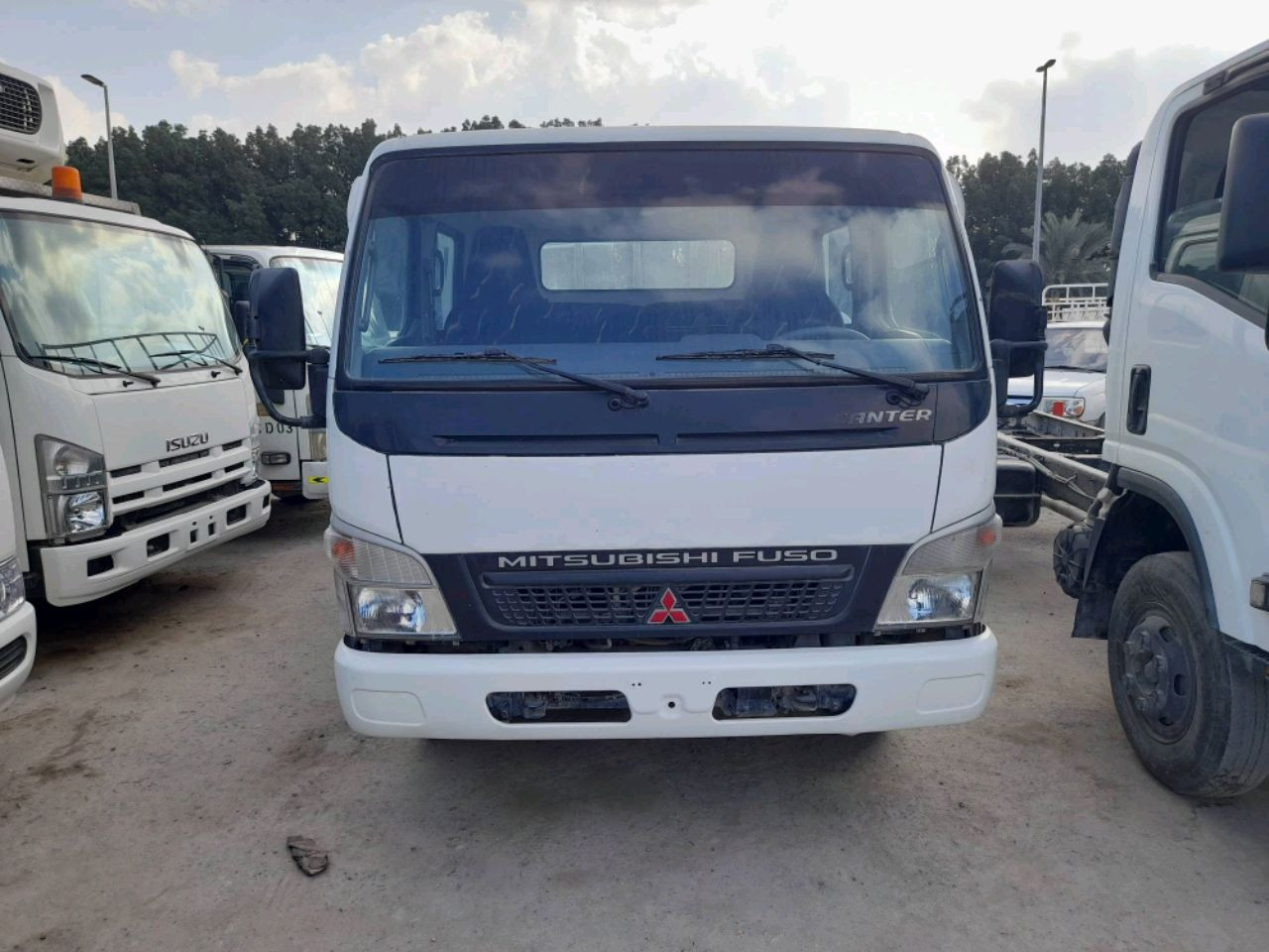 Mitsubishi Pickup - Image 3