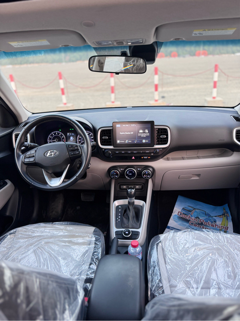 Hyundai VENUE - Image 11