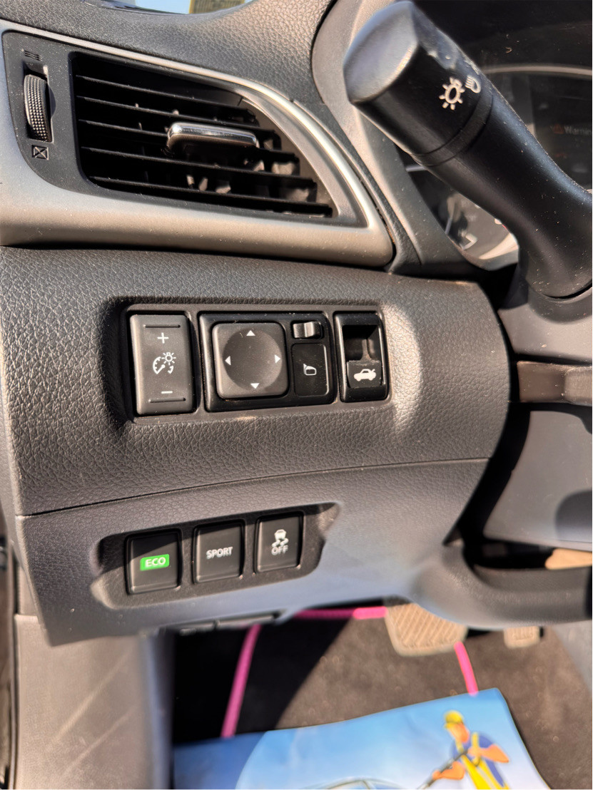 Nissan Sentra - Image 12
