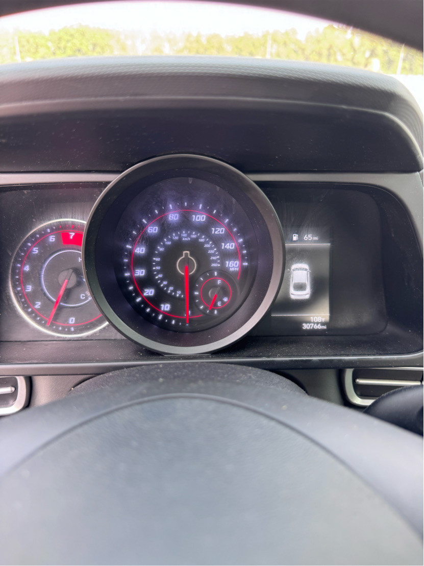 Hyundai Elantra - Image 11