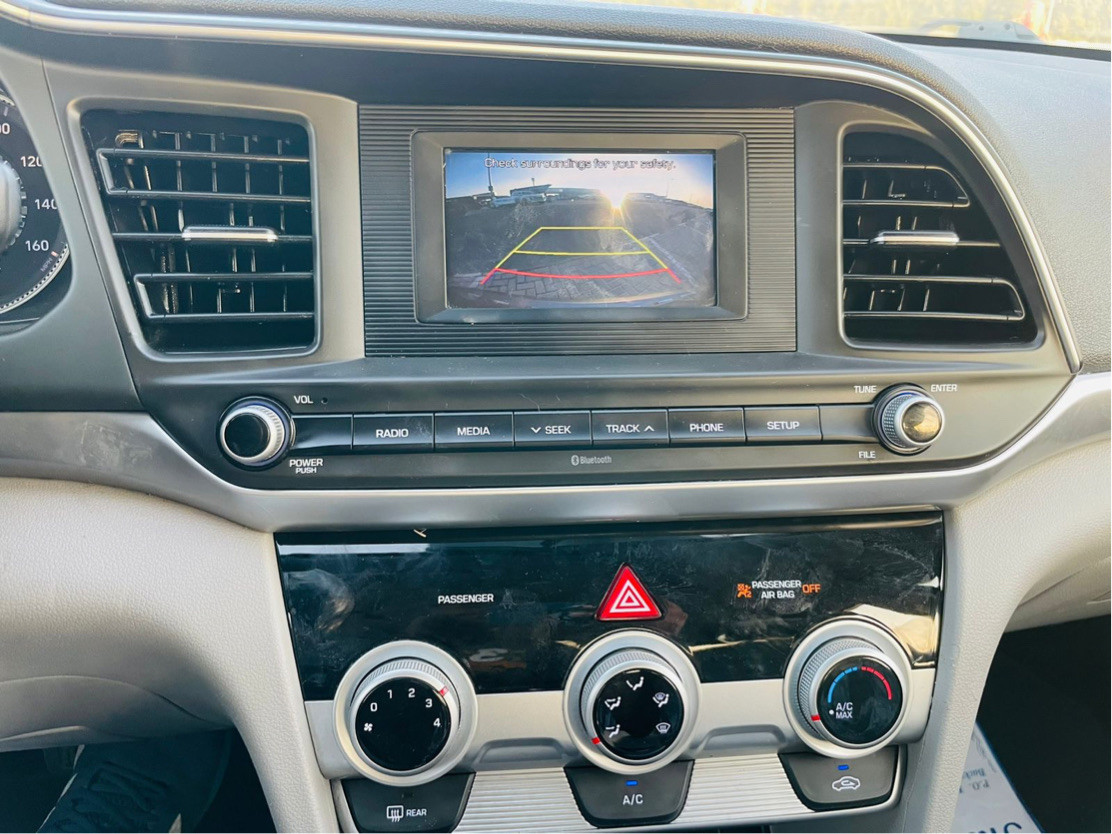 Hyundai Elantra - Image 14