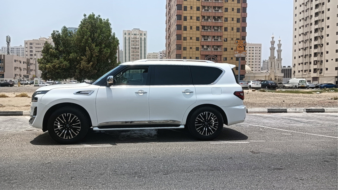 Infiniti QX80 - Image 4