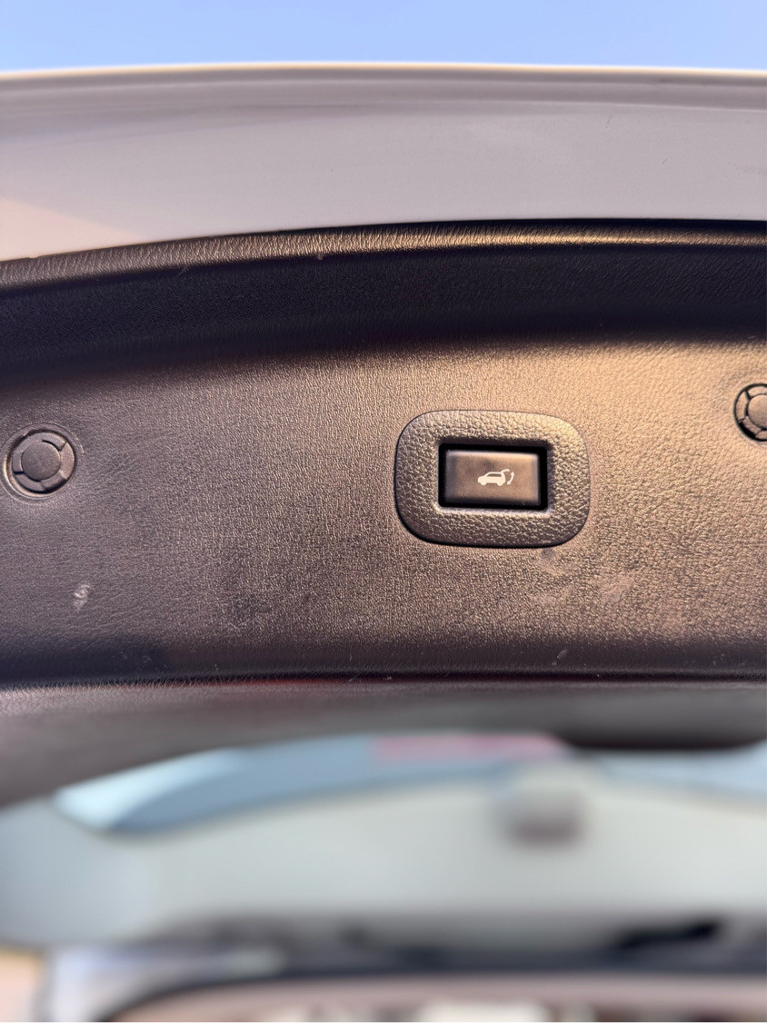 Nissan Armada - Image 12