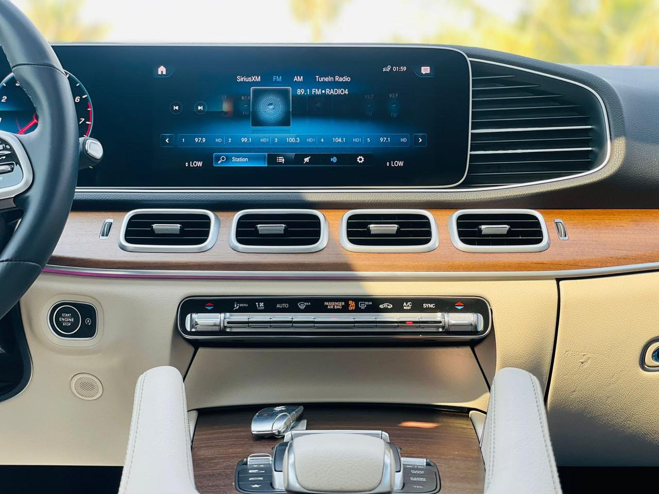 Mercedes Benz GLE SUV - Image 9