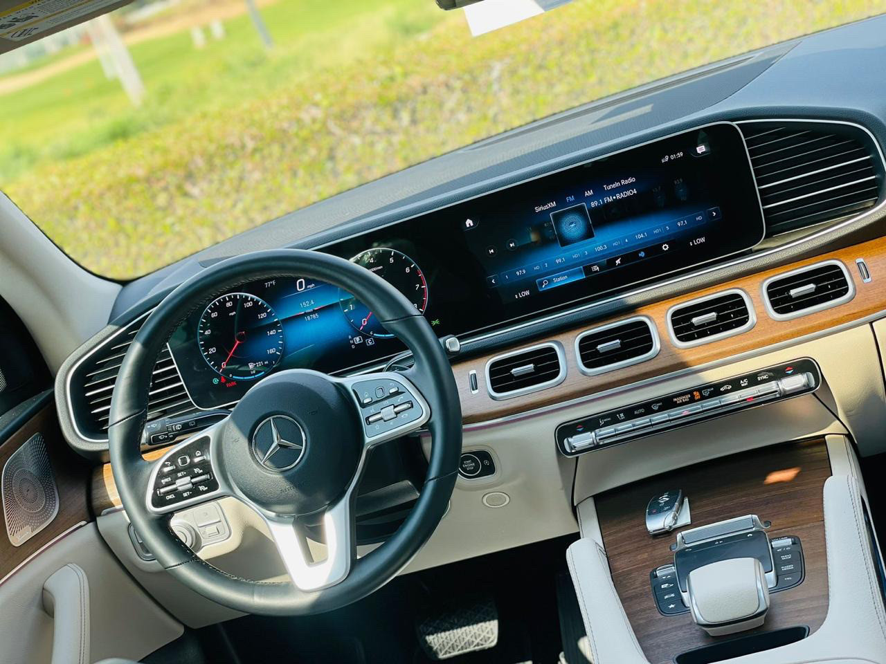 Mercedes Benz GLE SUV - Image 8