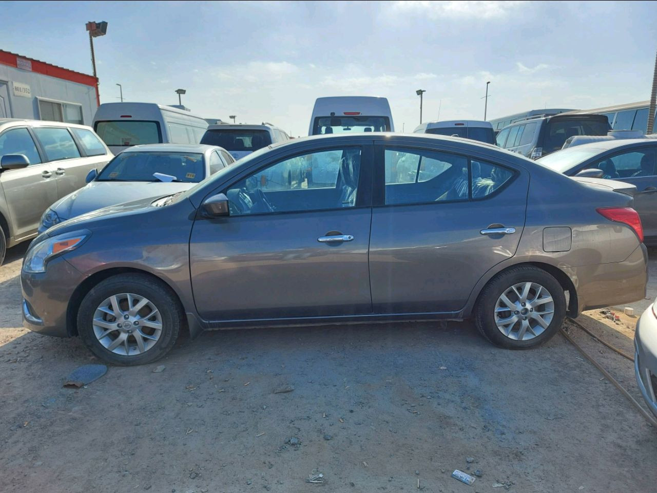 Nissan Versa - Image 4