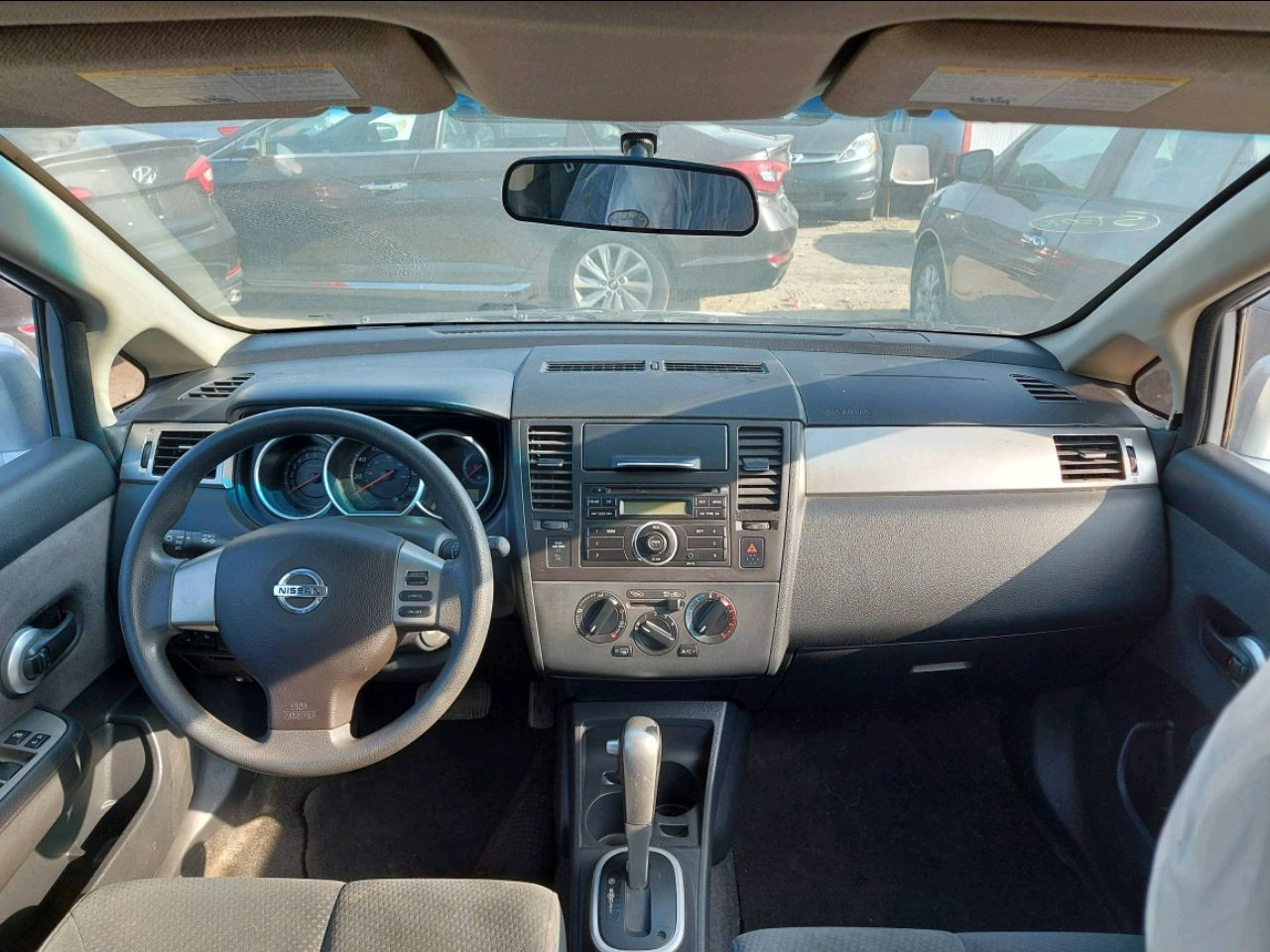 Nissan Versa - Image 6