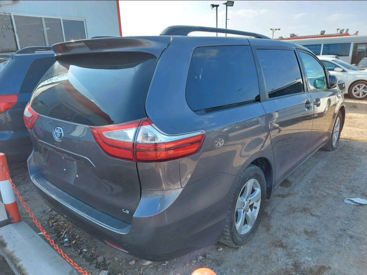 Toyota Sienna - Image 4