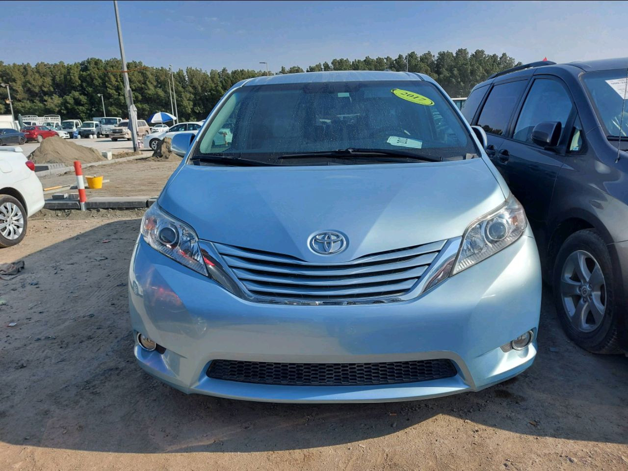 Toyota Sienna - Image 2