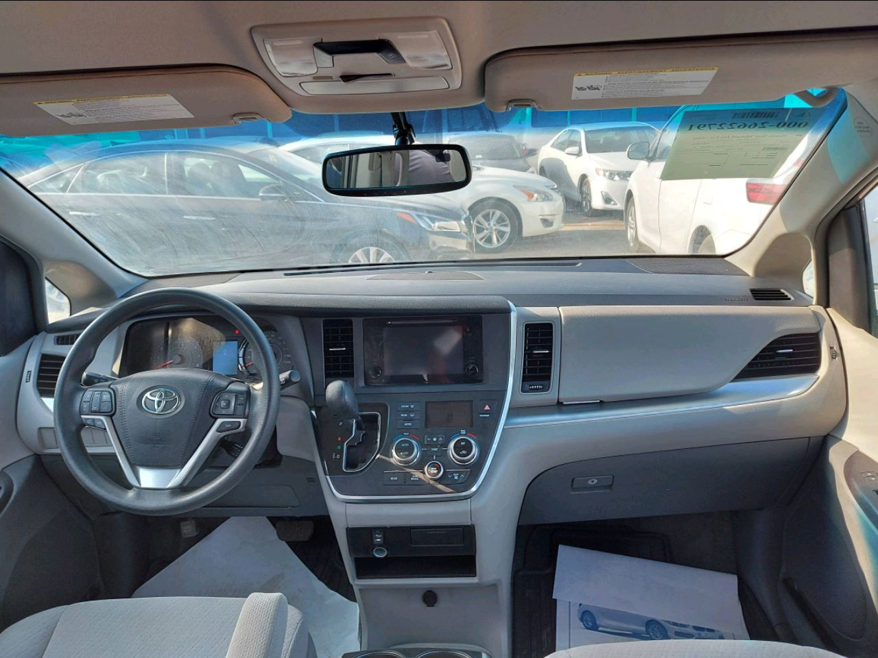 Toyota Sienna - Image 5