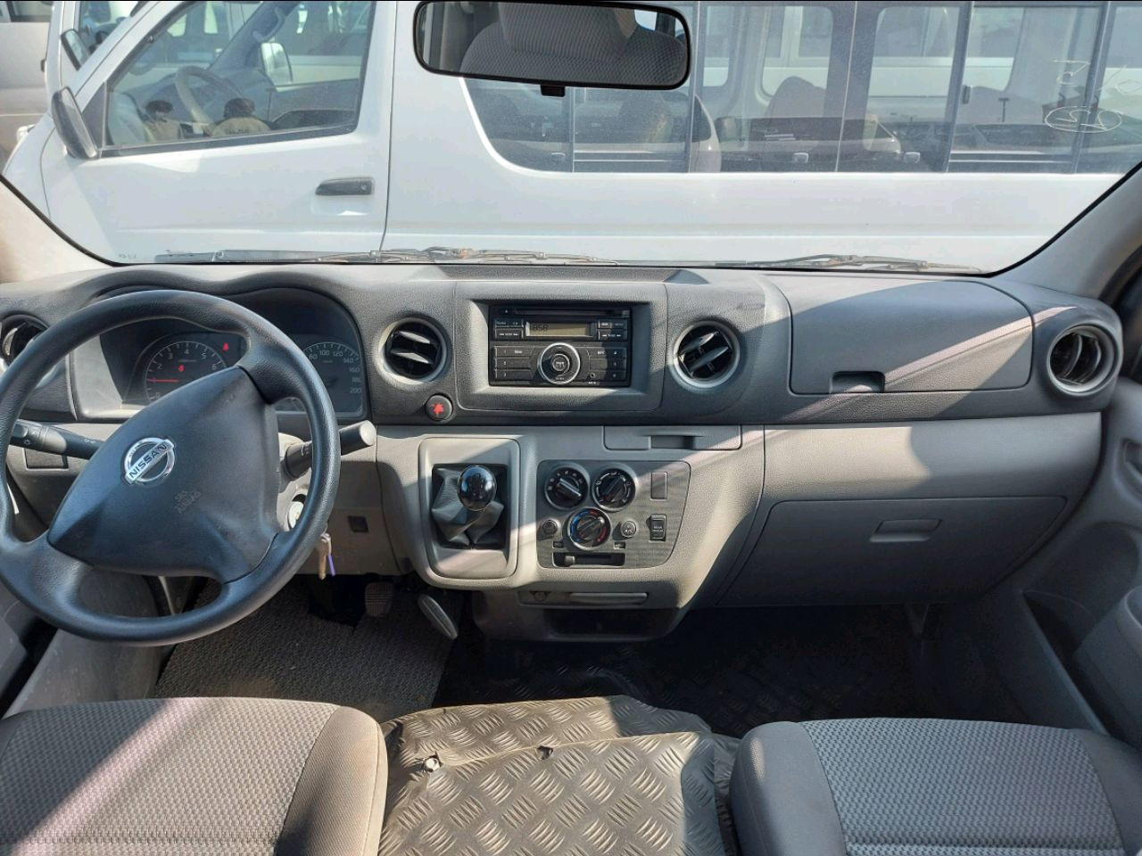 Nissan Urvan - Image 5