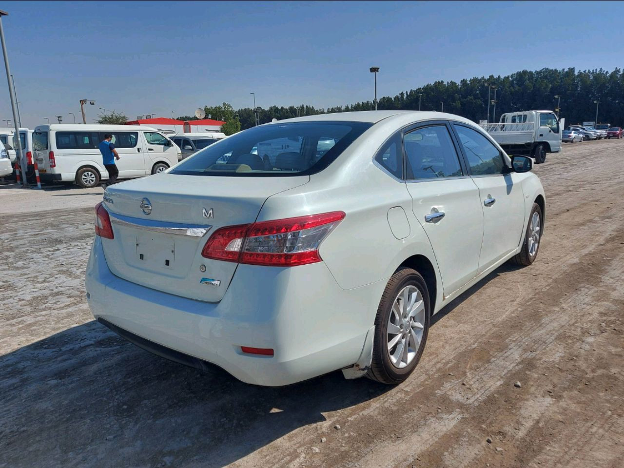 Nissan Sentra - Image 3