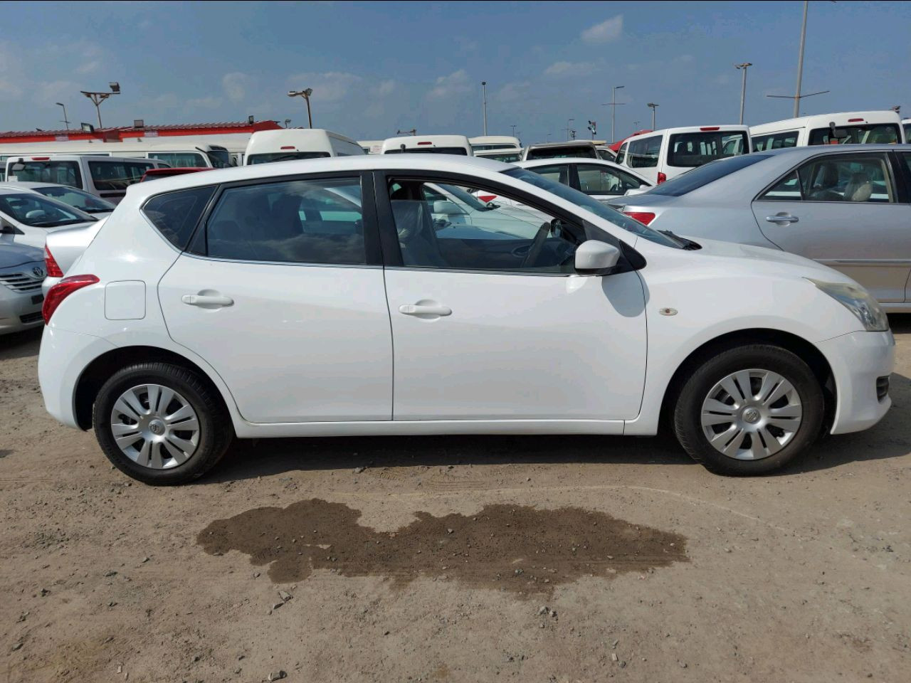 Nissan Tiida - Image 2