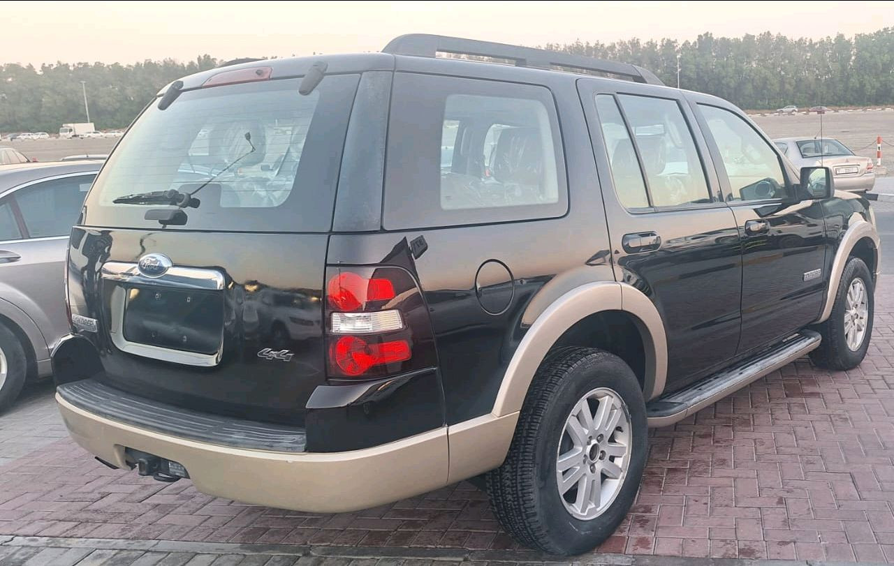 Ford Explorer - Image 4