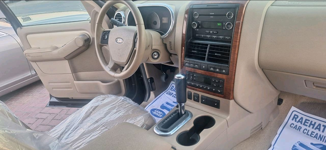 Ford Explorer - Image 3