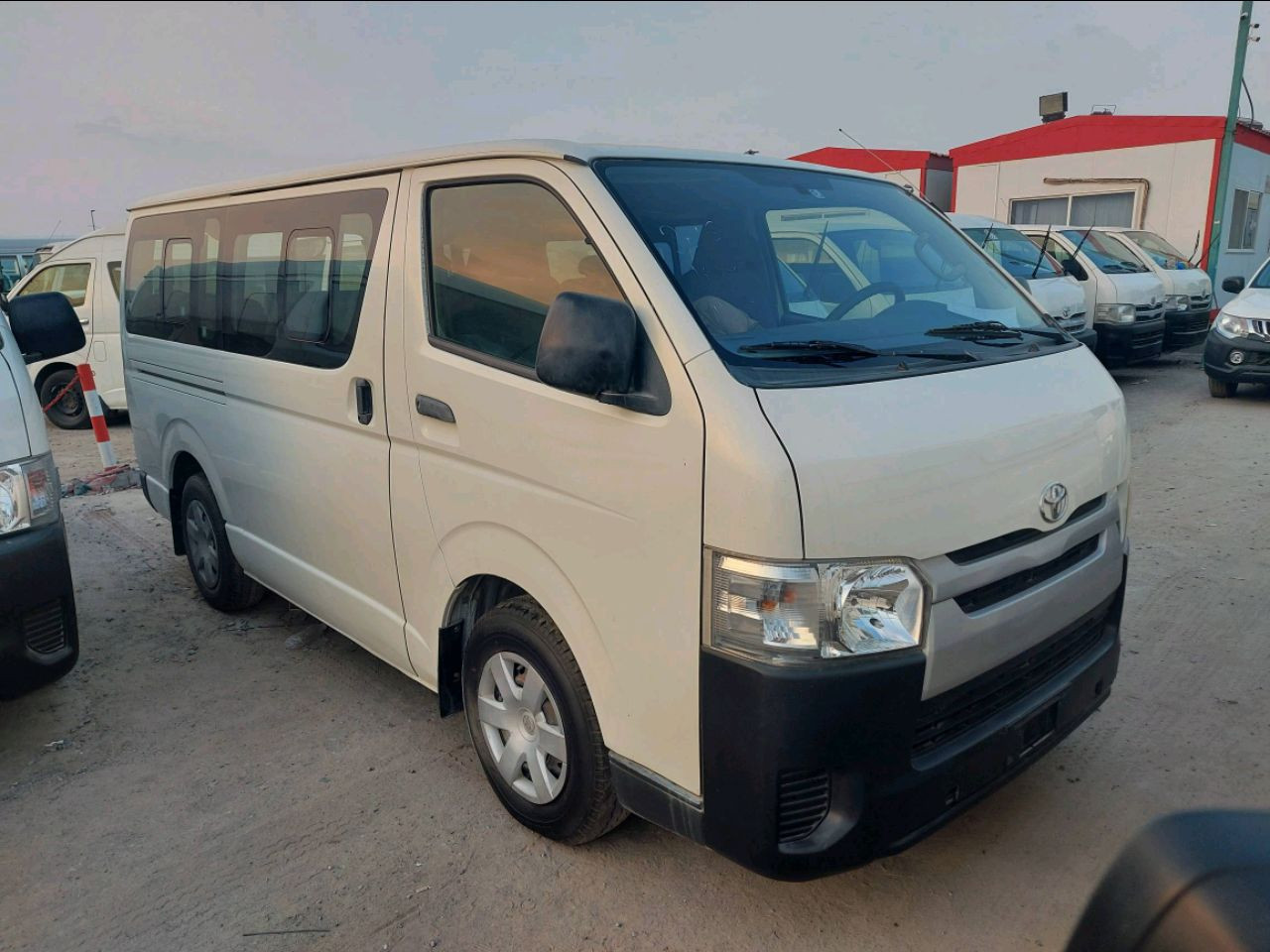 Toyota Hiace - Image 4