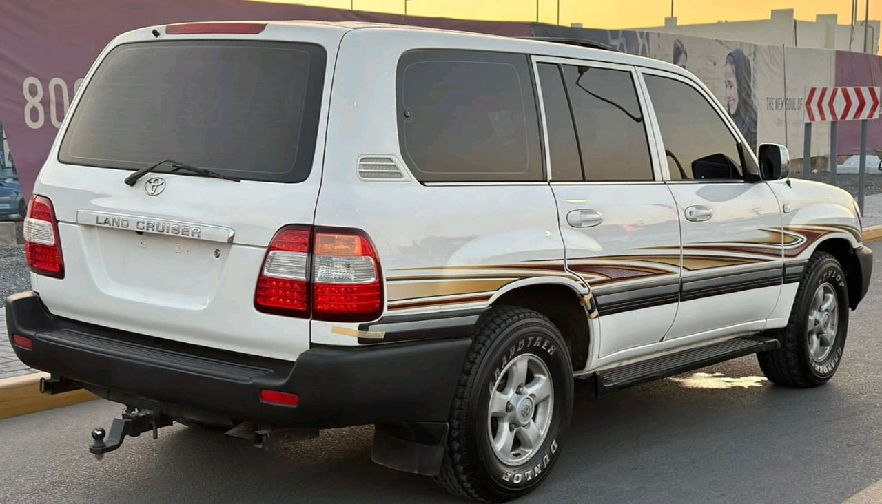 Toyota Land Cruiser - Image 7
