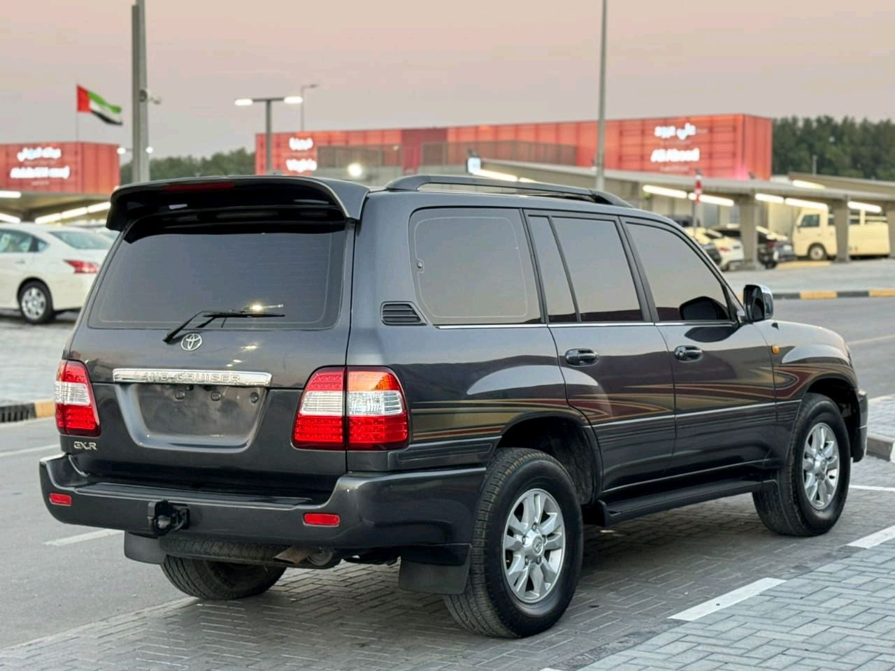 Toyota Land Cruiser - Image 9