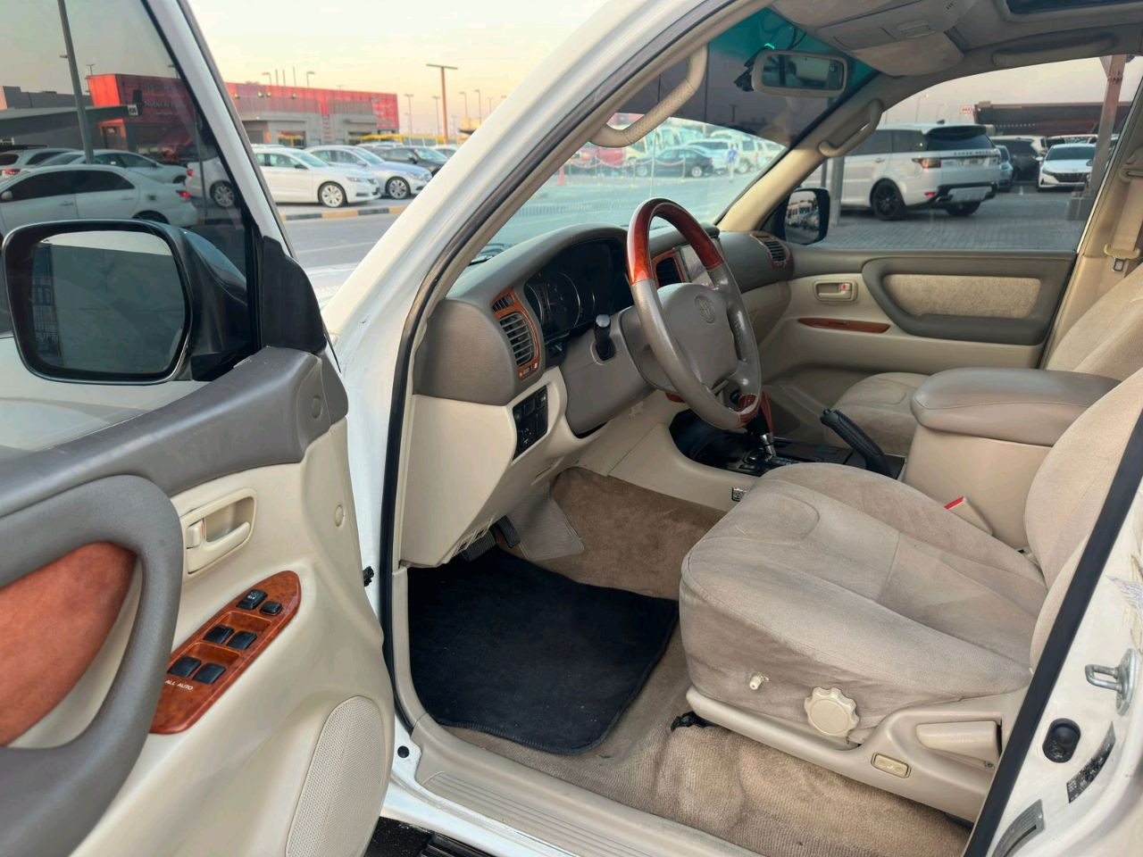 Toyota Land Cruiser - Image 8
