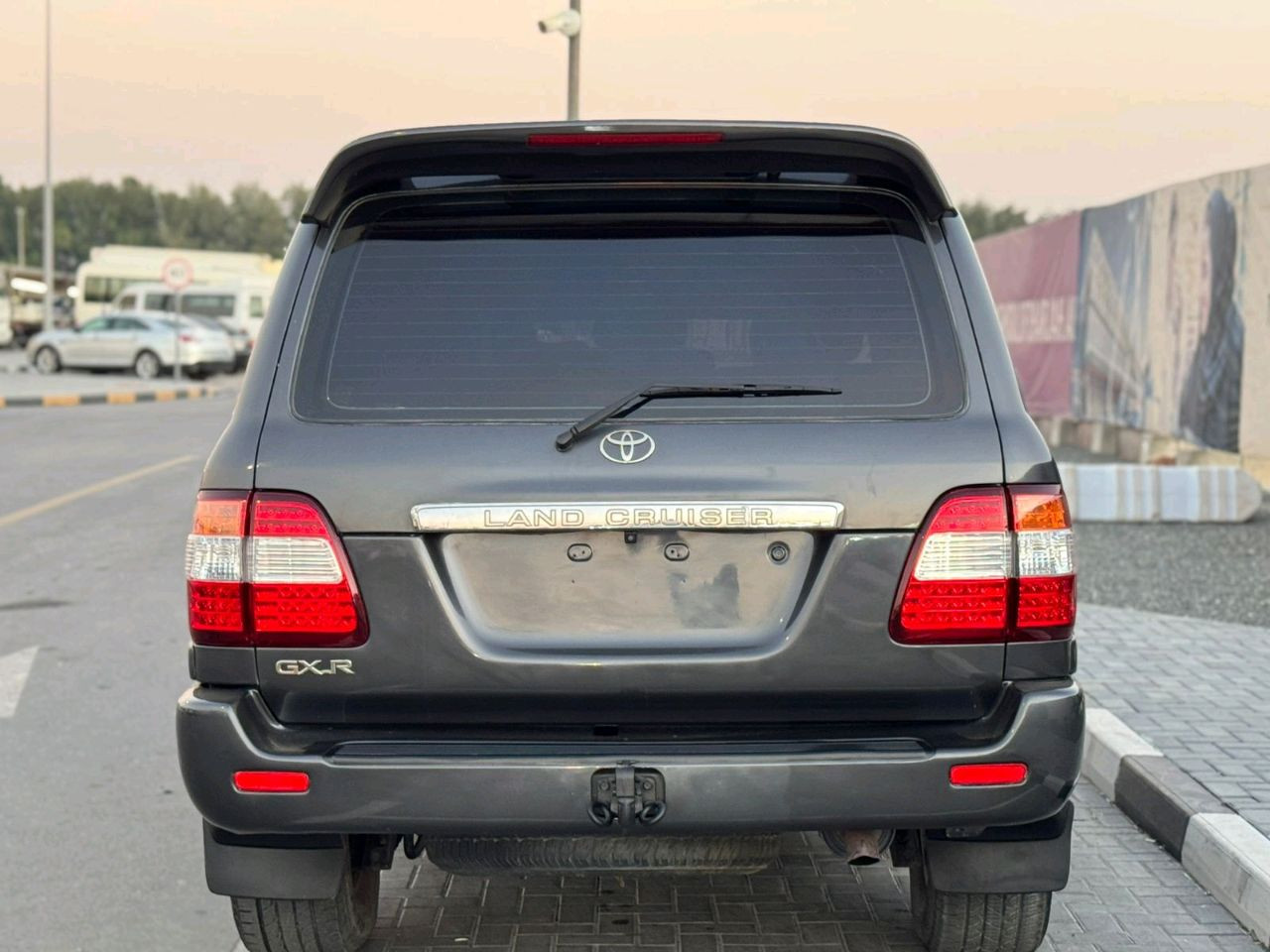 Toyota Land Cruiser - Image 8