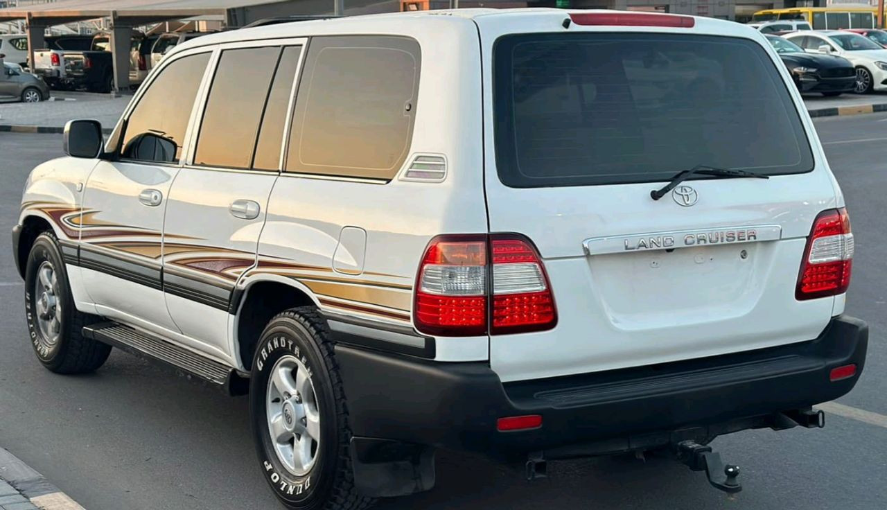 Toyota Land Cruiser - Image 10