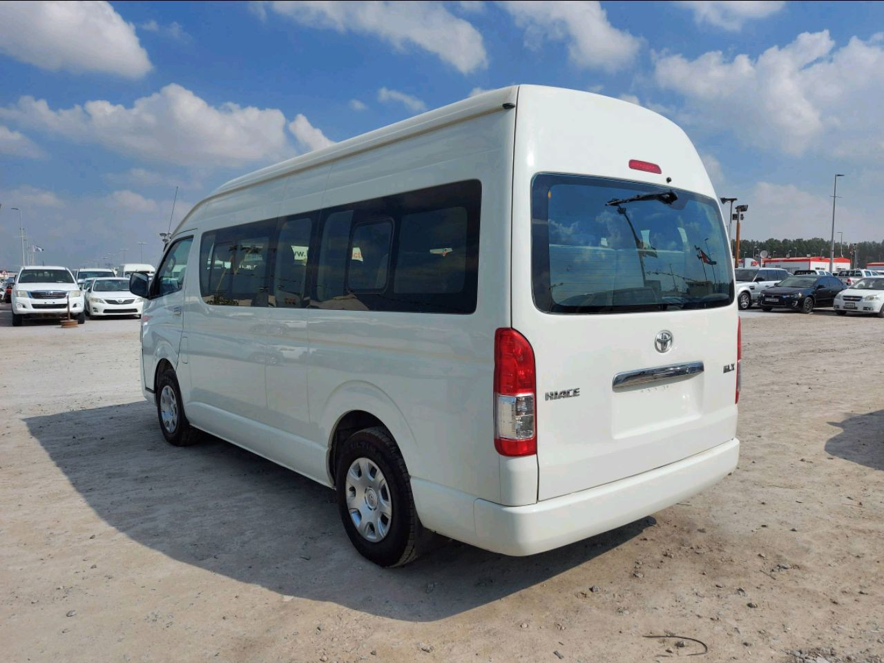 Toyota Hiace - Image 3