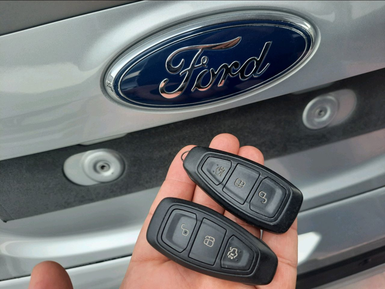 Ford Escape - Image 9