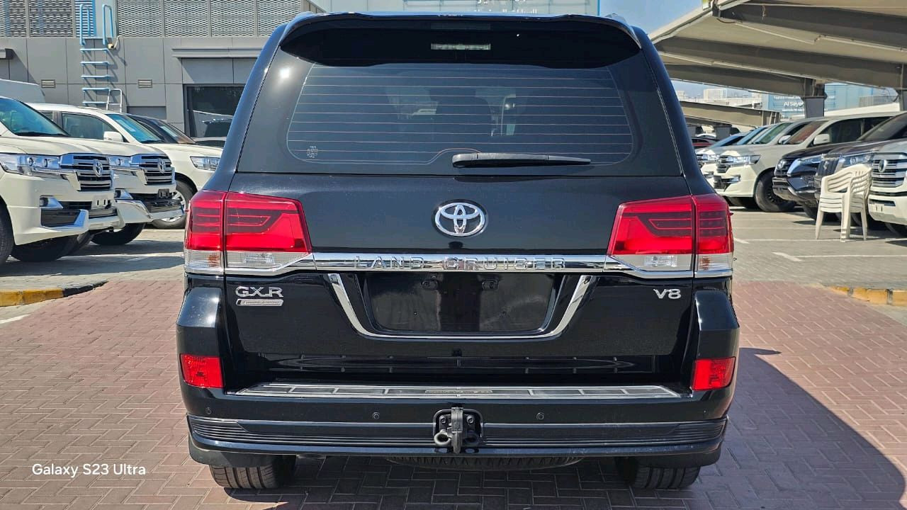 Toyota Land Cruiser - Image 12