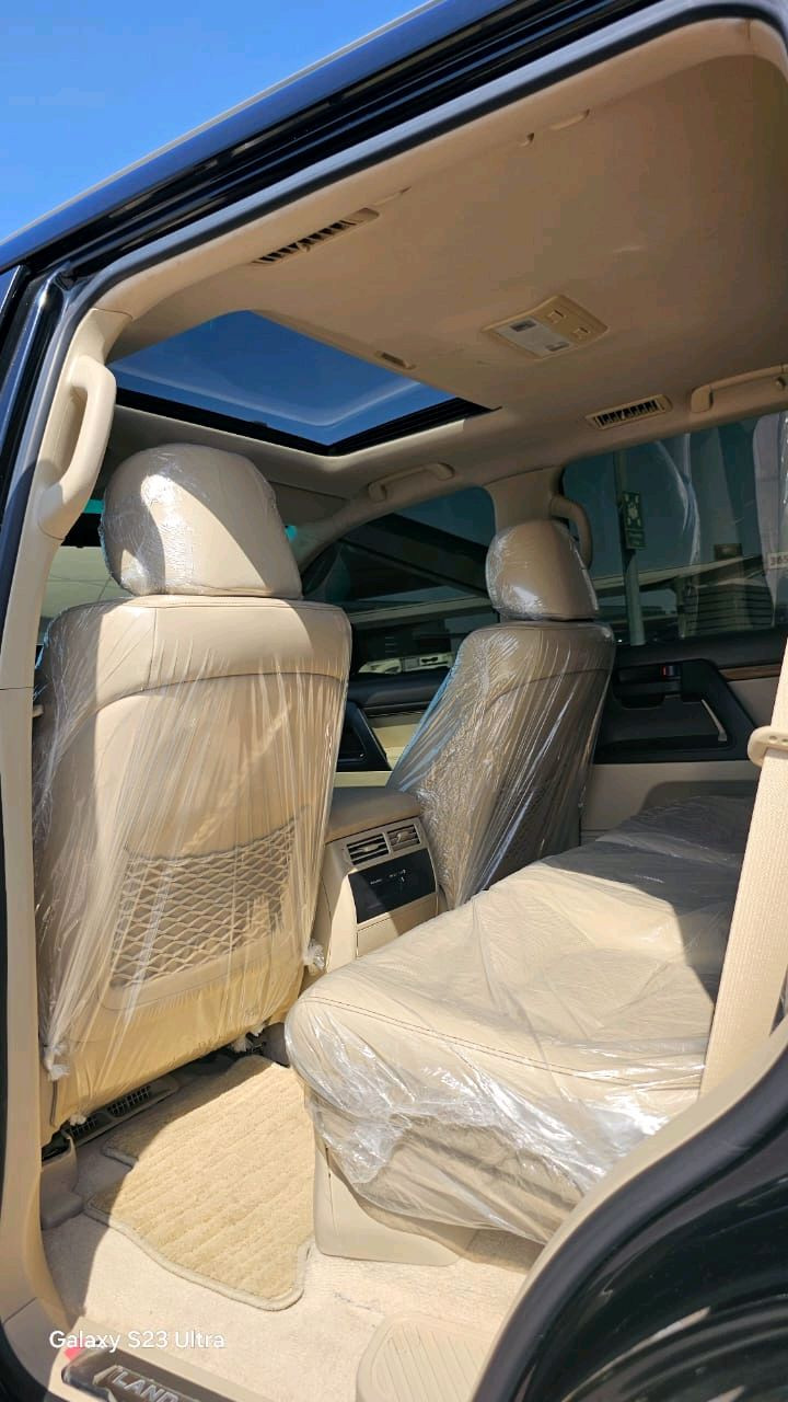 Toyota Land Cruiser - Image 9