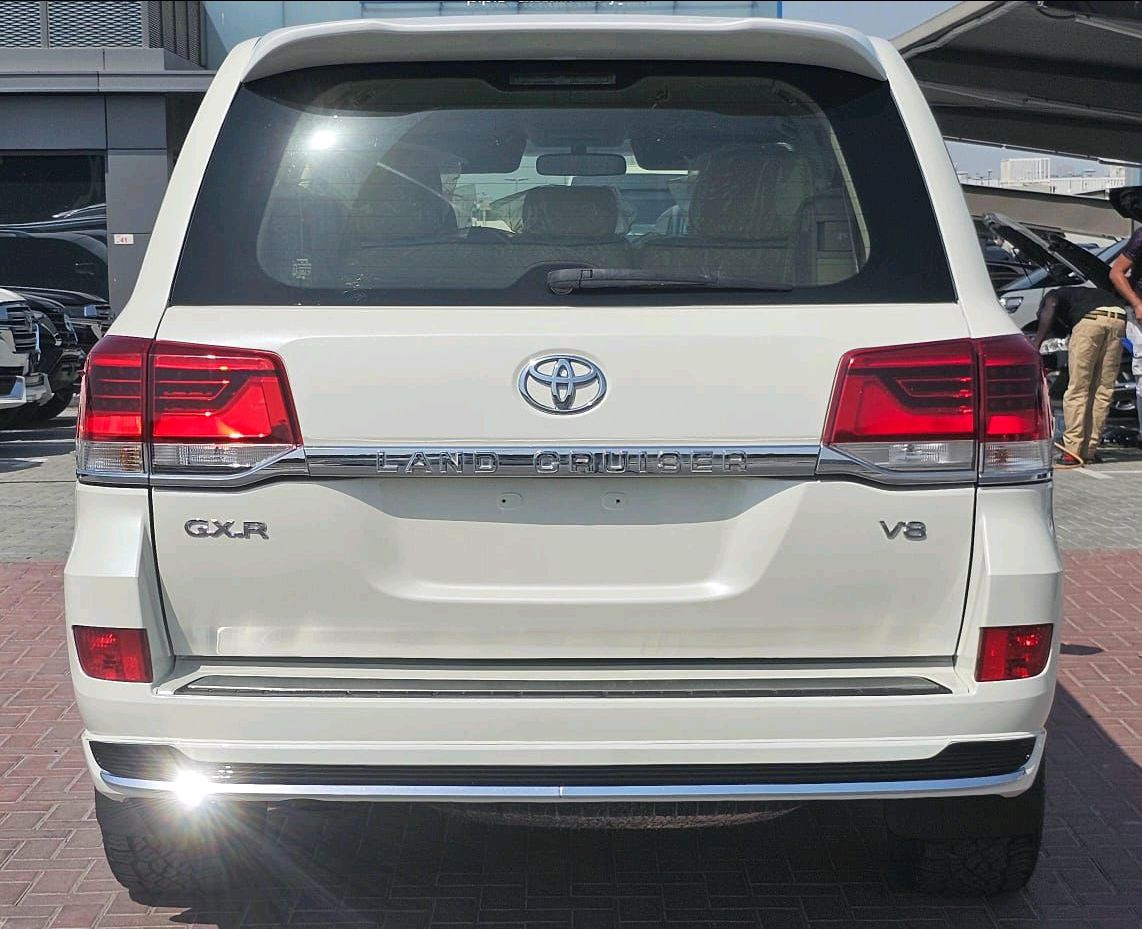 Toyota Land Cruiser - Image 5