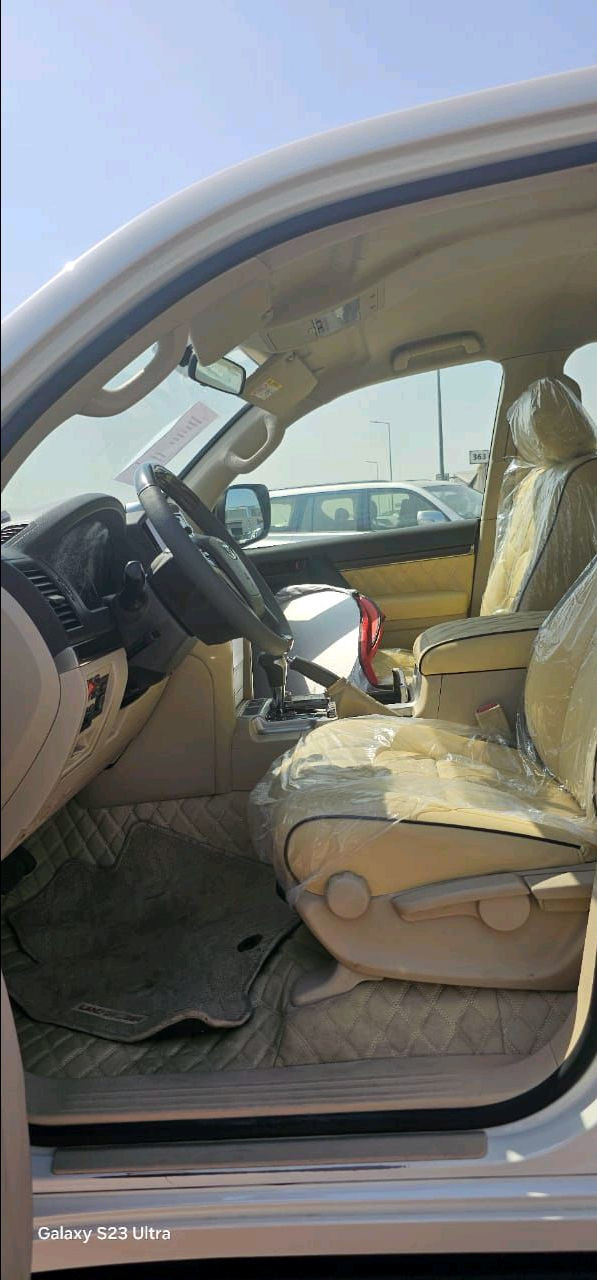 Toyota Land Cruiser - Image 9