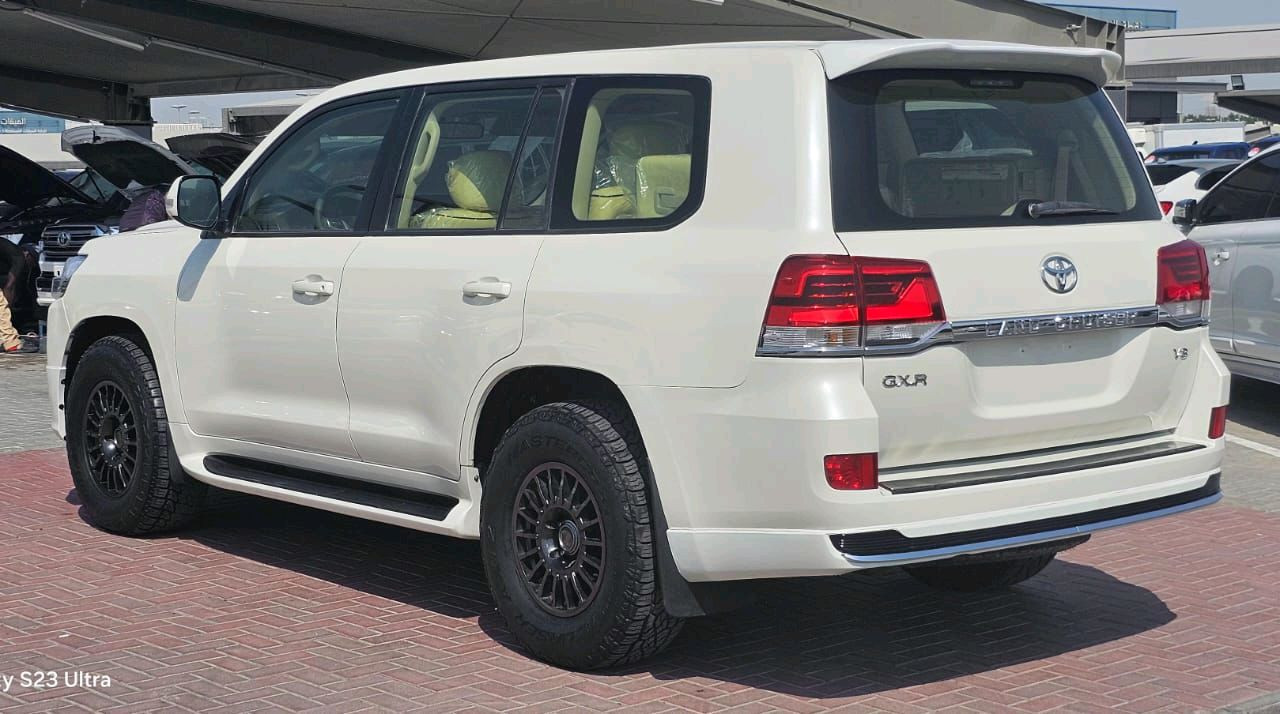 Toyota Land Cruiser - Image 4