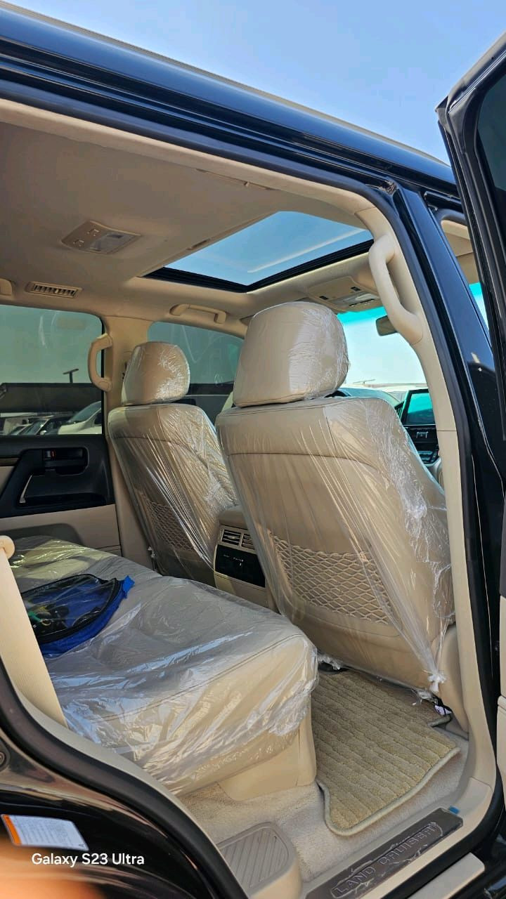 Toyota Land Cruiser - Image 11