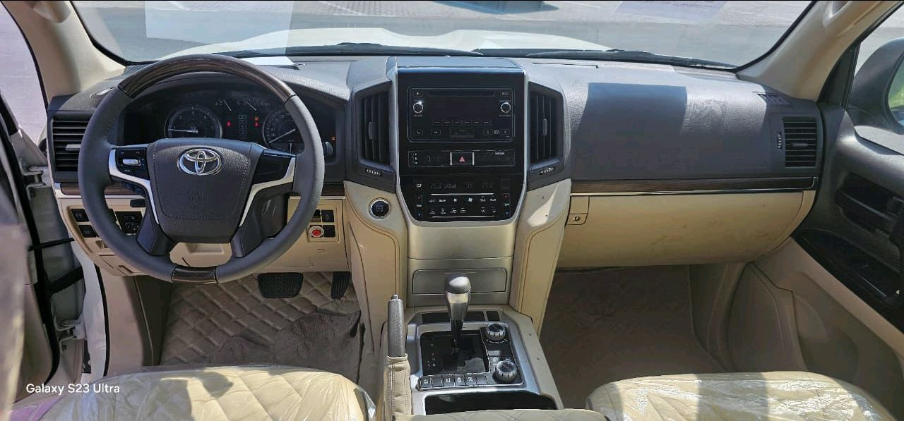 Toyota Land Cruiser - Image 7