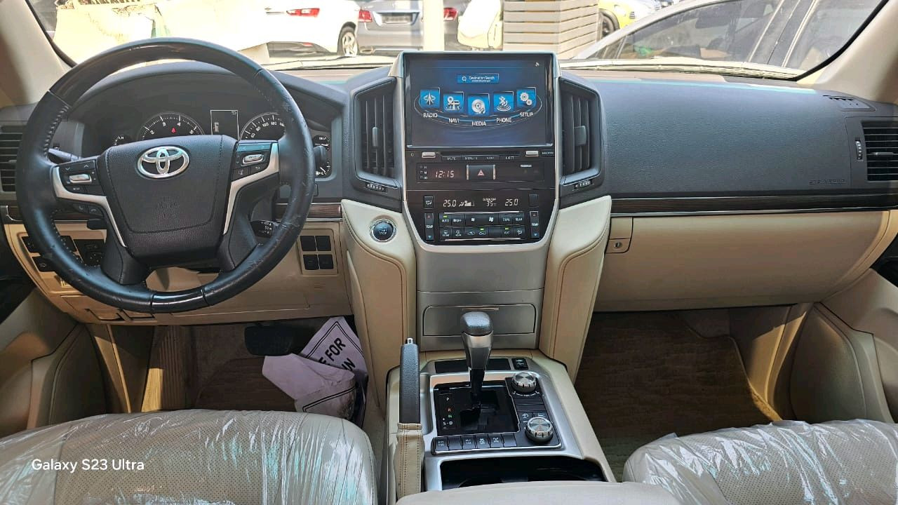 Toyota Land Cruiser - Image 4