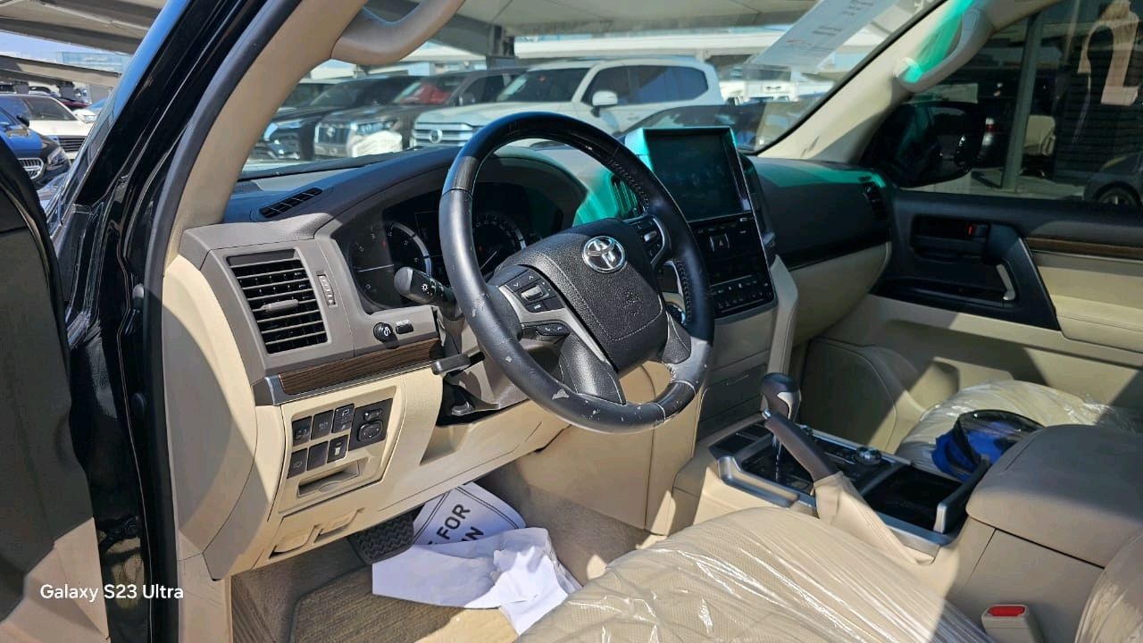 Toyota Land Cruiser - Image 7