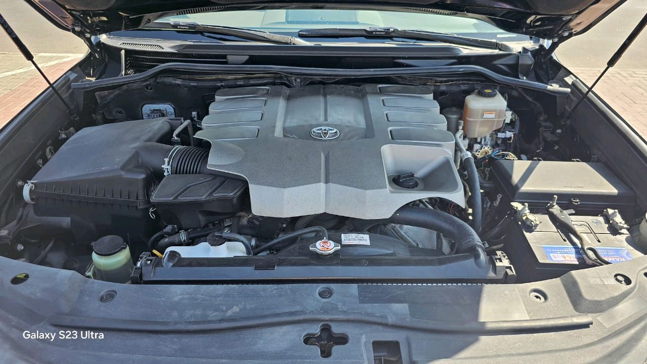 Toyota Land Cruiser - Image 8