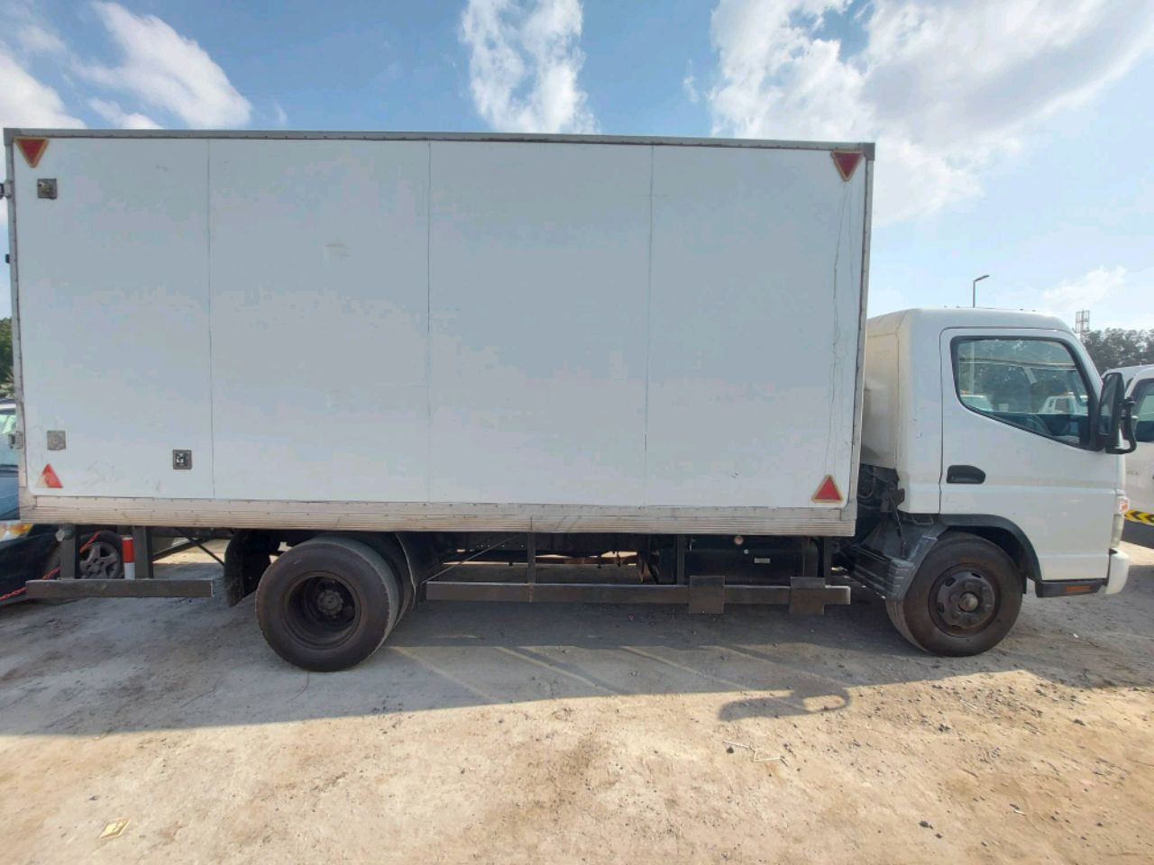 Mitsubishi Canter - Image 4