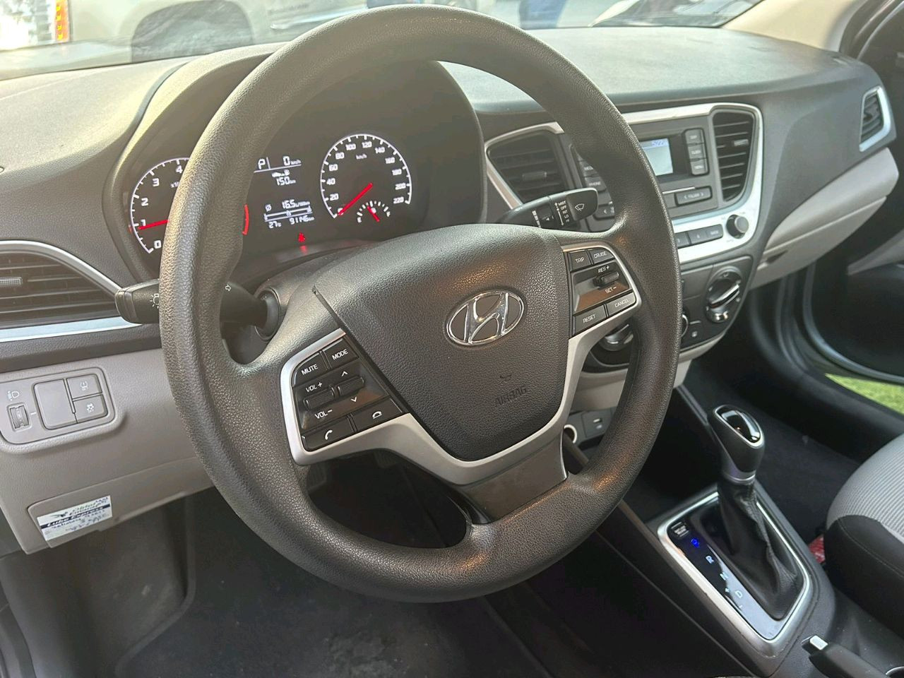 Hyundai Accent - Image 4